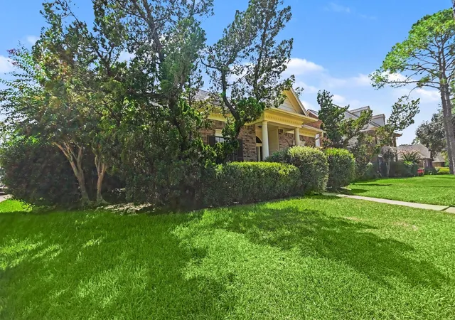 Photo 3 of Single family home for sale at 15814 Lake Lodge Dr, Houston, TX 77062 | MLS# 14643697 | Listing updated on 2026-08-28