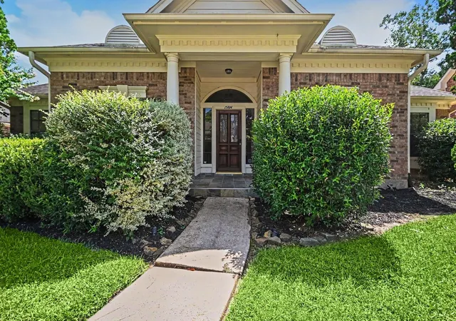 Photo 4 of Single family home for sale at 15814 Lake Lodge Dr, Houston, TX 77062 | MLS# 14643697 | Listing updated on 2026-08-28