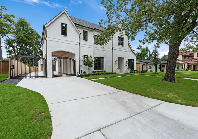 Photo 2 of Sale Pending at 8412 Lofland Dr, Houston, TX 77055 | MLS# 37211893 | Listing updated on 2026-09-13