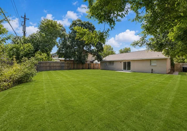Photo 2 of Sale Pending at 5114 Heatherbrook Dr, Houston, TX 77045 | MLS# 10457795 | Listing updated on 2026-09-09