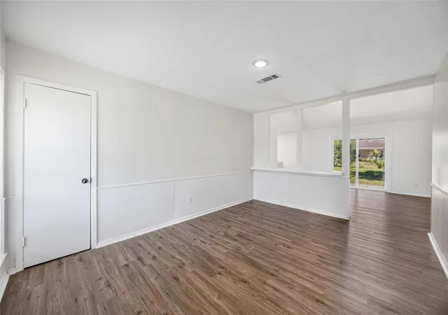 Photo 4 of Sale Pending at 5114 Heatherbrook Dr, Houston, TX 77045 | MLS# 10457795 | Listing updated on 2026-09-09