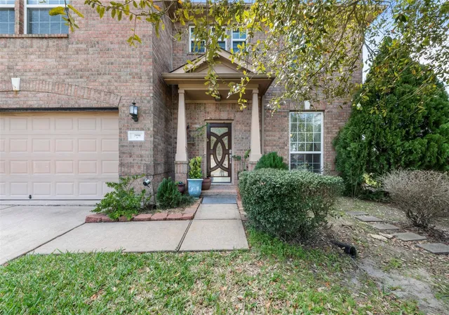 Photo 2 of Single family home for sale at 2990 Creek Fls Ct, Pearland, TX 77581 | MLS# 52432730 | Listing updated on 2026-08-26