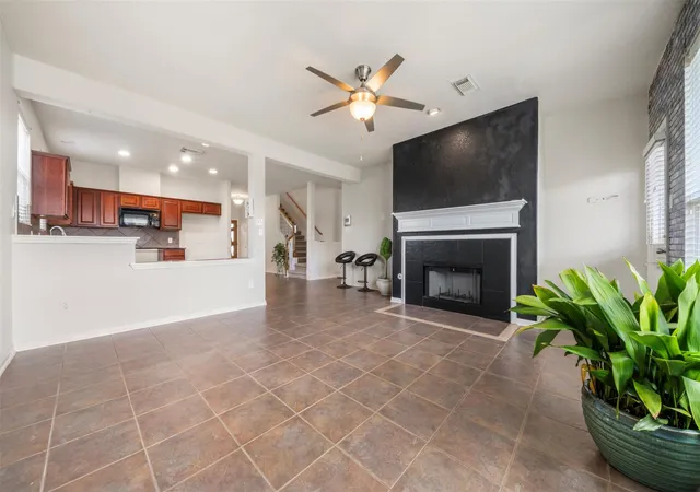 Photo 4 of Single family home for sale at 2990 Creek Fls Ct, Pearland, TX 77581 | MLS# 52432730 | Listing updated on 2026-08-26