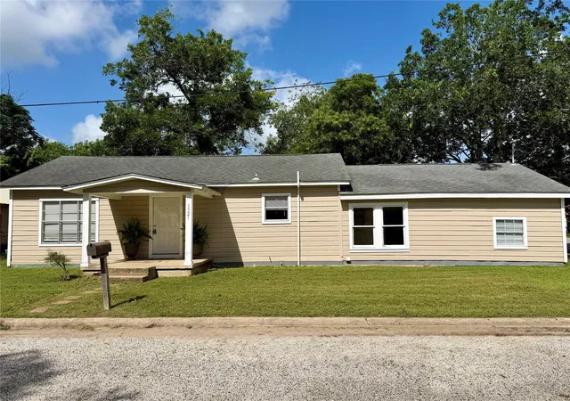22nd image of 1521 N Hamilton St, Gonzales, TX 78629 | MLS# 40803565