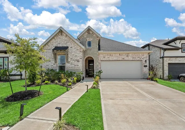 Photo 2 of Single family home for sale at 10710 Verdant Hl, Missouri City, TX 77459 | MLS# 29241163 | Listing updated on 2026-08-28
