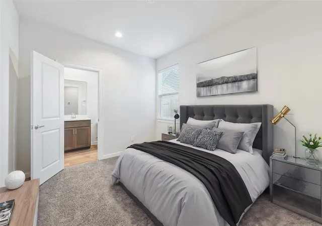3rd image of 1013 Erin St St, Houston, TX 77009