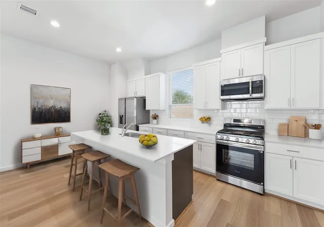 5th image of 1013 Erin St St, Houston, TX 77009