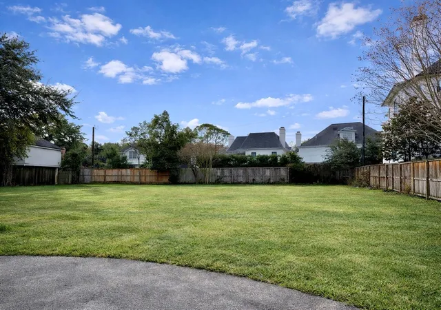 2nd image of 23 W Broad Oaks Dr, Houston, TX 77056 | MLS# 63551420
