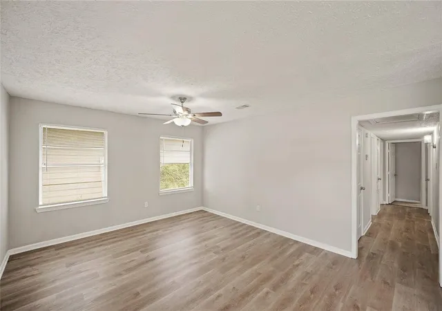 Photo 4 of Single family home for sale at 5822 Glenhurst Dr, Houston, TX 77033 | MLS# 20523773 | Listing updated on 2026-09-17