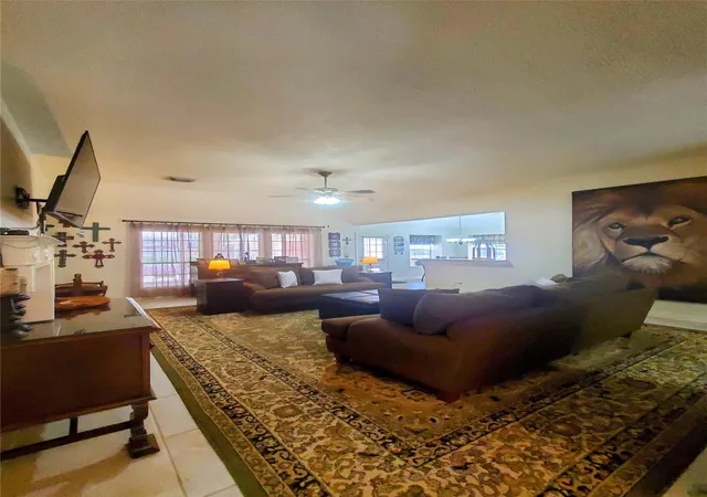 4th image of 1703 E Hedgecroft Dr, El Lago, TX 77586 | MLS# 7784961