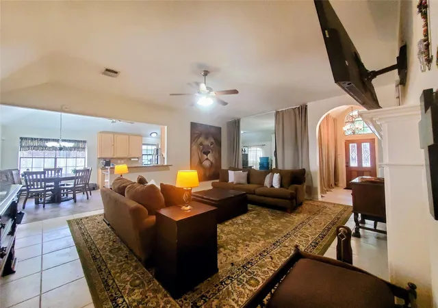5th image of 1703 E Hedgecroft Dr, El Lago, TX 77586 | MLS# 7784961