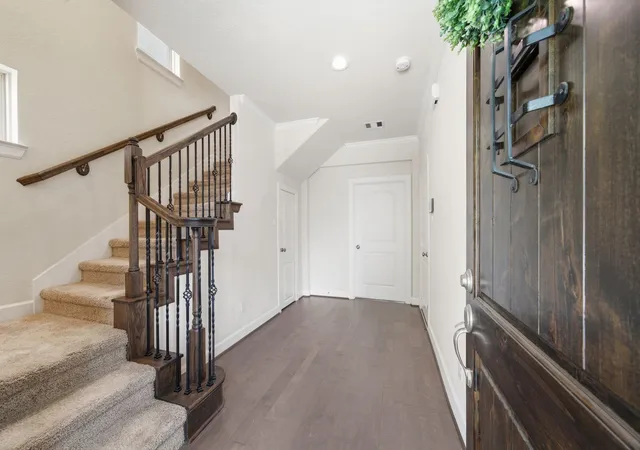Photo 3 of Single family home for sale at 10616 Centre Shadows Dr, Houston, TX 77043 | MLS# 9304639 | Listing updated on 2026-08-24