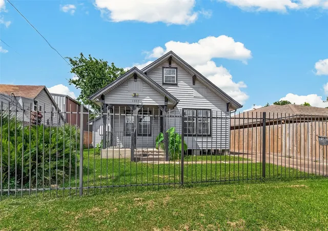 3rd image of 1305 Munger St, Houston, TX 77023 | MLS# 78819767