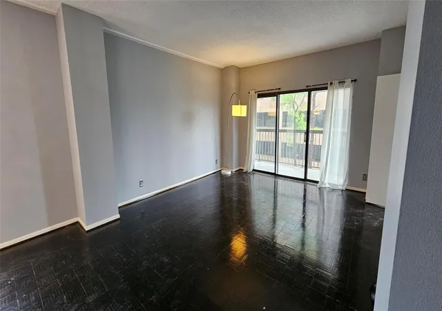 Photo 3 of Condo for sale at 661 Bering Dr #407, Houston, TX 77057 | MLS# 50247580 | Listing updated on 2026-06-22