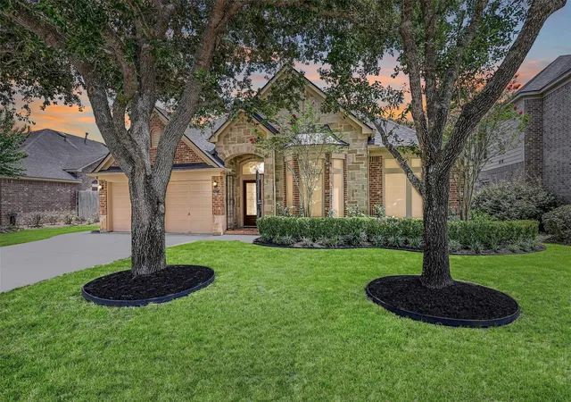 1st image of 2427 Pioneer Oaks Dr, Fresno, TX 77545 | MLS# 80136989