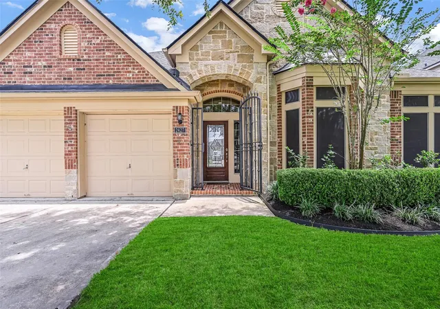3rd image of 2427 Pioneer Oaks Dr, Fresno, TX 77545 | MLS# 80136989