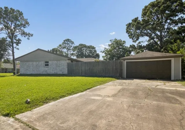 Photo 3 of Single family home for sale at 6022 Beaudry Dr, Houston, TX 77035 | MLS# 71287985 | Listing updated on 2026-09-21
