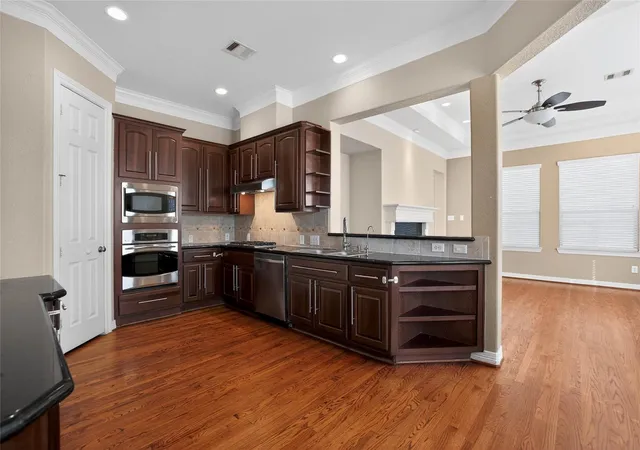 4th image of 11638 Royal Oaks Vw, Houston, TX 77082 | MLS# 86269308