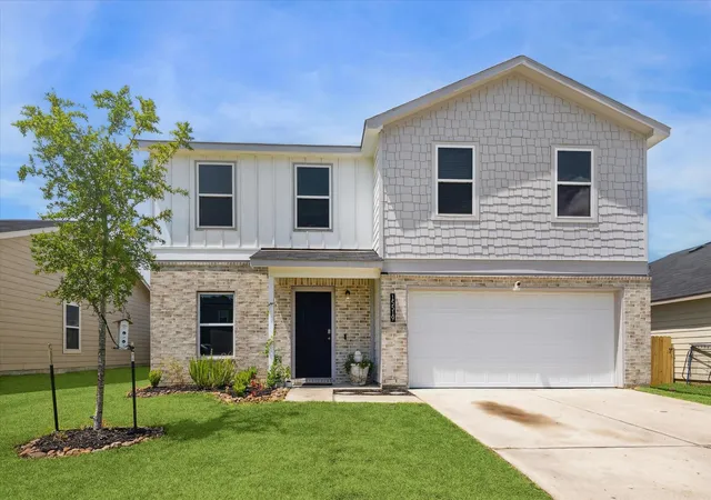Photo 2 of Single family home for sale at 15519 Taylorcrest Dr, Conroe, TX 77306 | MLS# 10310467 | Listing updated on 2026-07-14