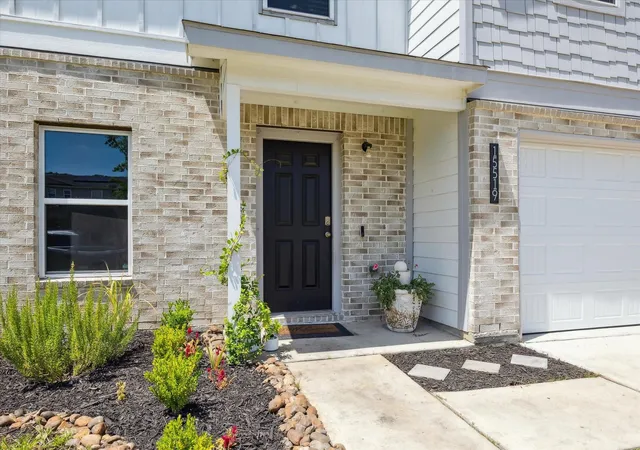 Photo 3 of Single family home for sale at 15519 Taylorcrest Dr, Conroe, TX 77306 | MLS# 10310467 | Listing updated on 2026-07-14