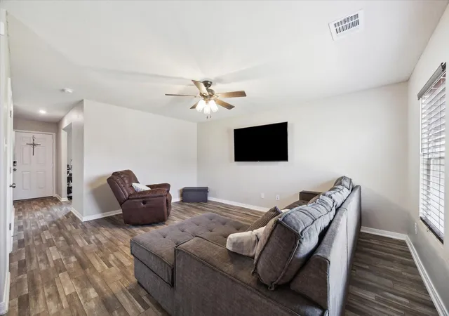 Photo 4 of Single family home for sale at 15519 Taylorcrest Dr, Conroe, TX 77306 | MLS# 10310467 | Listing updated on 2026-07-14