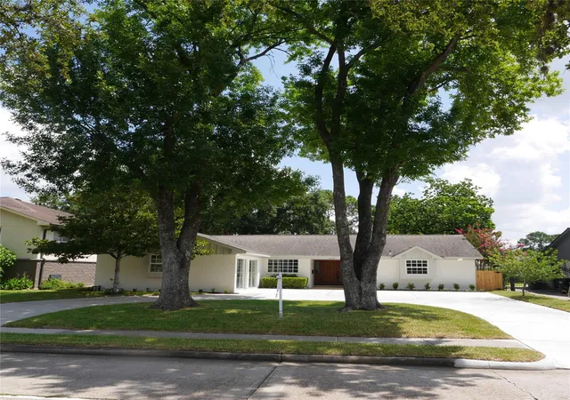 Photo 2 of Single family home for sale at 5722 N Braeswood Blvd, Houston, TX 77096 | MLS# 98368576 | Listing updated on 2026-08-05