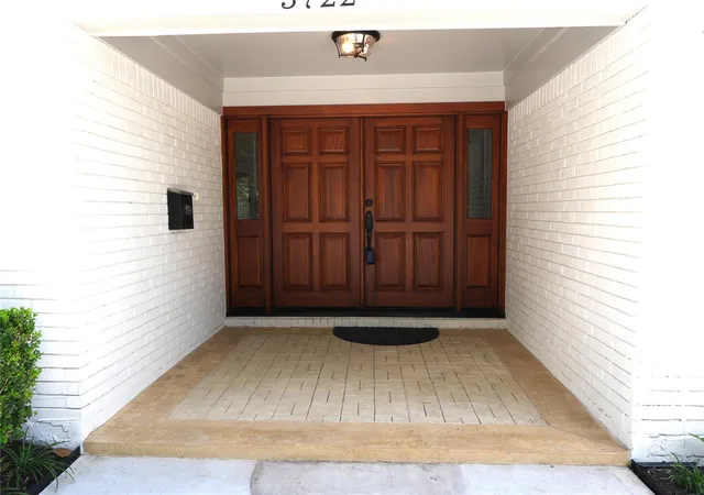 Photo 4 of Single family home for sale at 5722 N Braeswood Blvd, Houston, TX 77096 | MLS# 98368576 | Listing updated on 2026-08-05