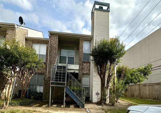 2nd image of 3900 Woodchase Dr #92, Houston, TX 77042 | MLS# 73142994