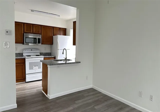 3rd image of 3900 Woodchase Dr #92, Houston, TX 77042 | MLS# 73142994
