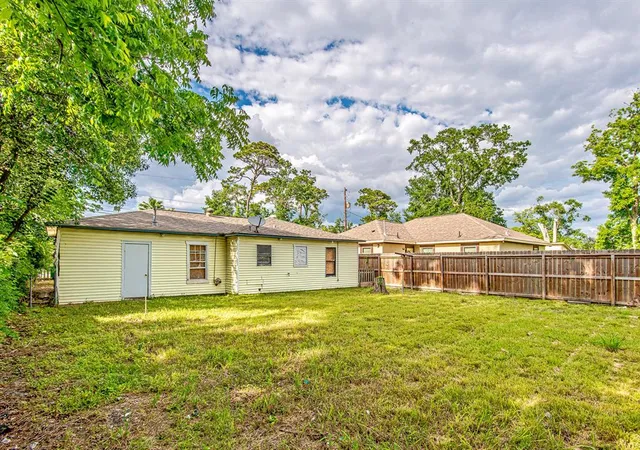 3rd image of 8022 Talton St, Houston, TX 77028 | MLS# 85597709