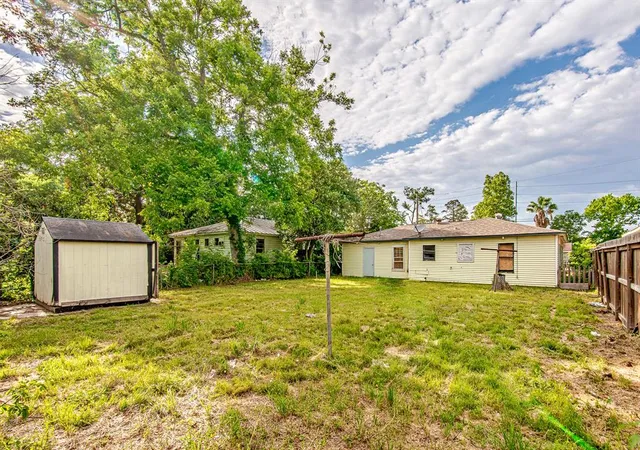 4th image of 8022 Talton St, Houston, TX 77028 | MLS# 85597709