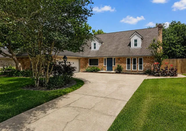 Homes for sale in Friendswood, TX | 209 Palm Aire Dr, Friendswood, TX 77546 | MLS# 55871396
