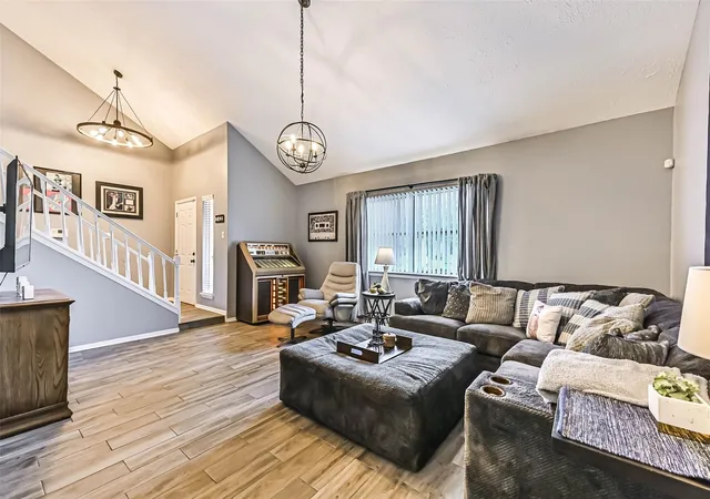 1st image of 115 Lazy Hollow Dr, League City, TX 77573 | MLS# 39649805