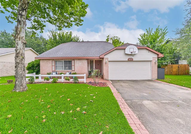 2nd image of 115 Lazy Hollow Dr, League City, TX 77573 | MLS# 39649805