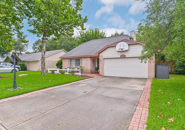 3rd image of 115 Lazy Hollow Dr, League City, TX 77573 | MLS# 39649805