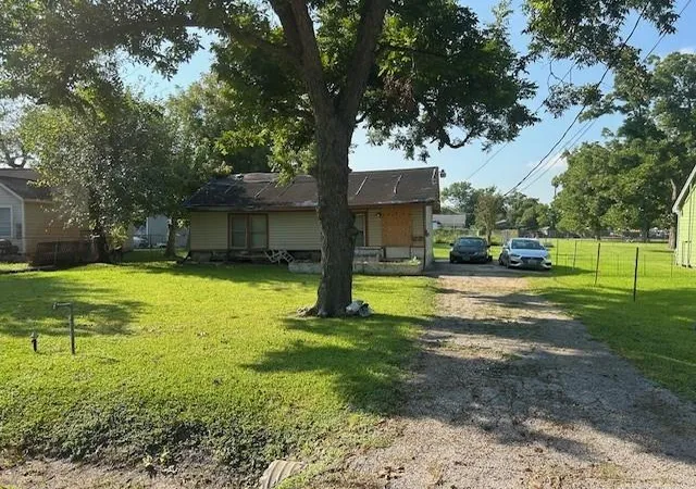 2nd image of 715 W Rittenhouse Rd, Houston, TX 77091 | MLS# 33641011