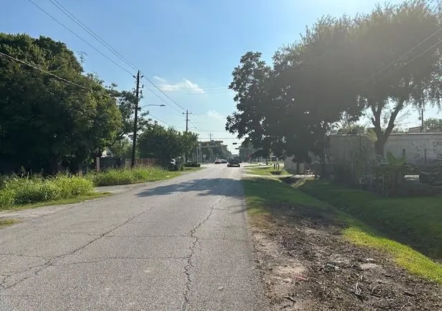 3rd image of 715 W Rittenhouse Rd, Houston, TX 77091 | MLS# 33641011