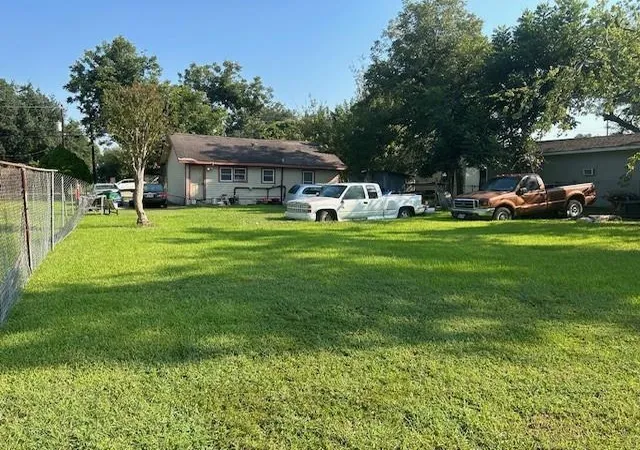 4th image of 715 W Rittenhouse Rd, Houston, TX 77091 | MLS# 33641011