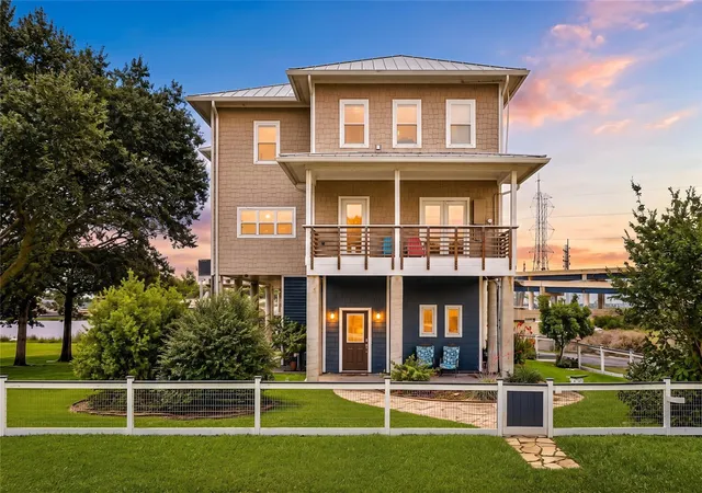 2nd image of 814 Hall Ave, Seabrook, TX 77586 | MLS# 38789769