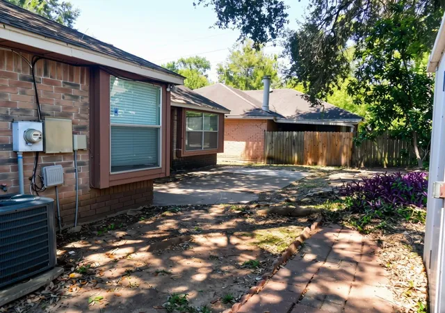 Photo 3 of Single family home for sale at 16307 Ember Hollow Ln, Missouri City, TX 77498 | MLS# 26841639 | Listing updated on 2026-10-06