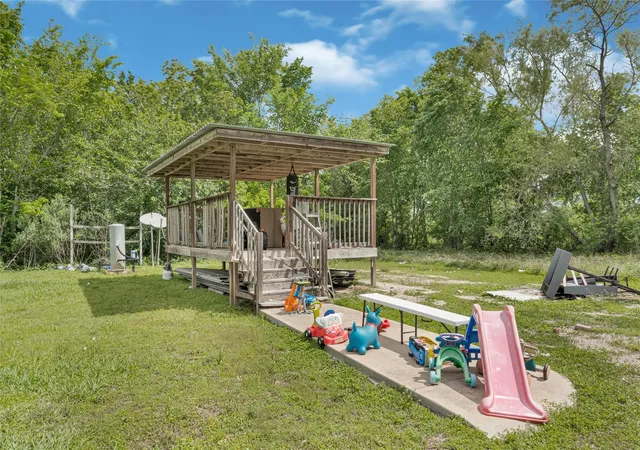 Listing Photo 2 - Condo for sale in building located at 811 Coen Rd, Rosharon, TX 77583 - Unit #