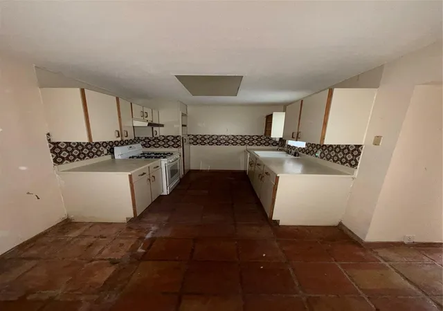Photo 3 of Sale Pending at 5622 Mackinaw St, Houston, TX 77053 | MLS# 64734806 | Listing updated on 2026-09-15