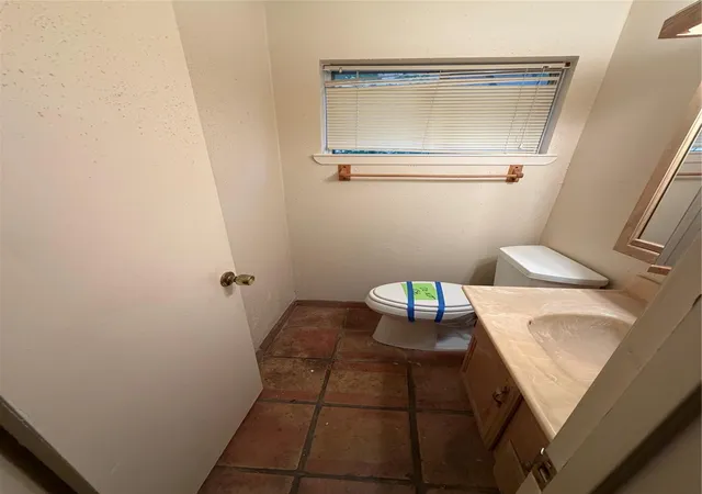 Photo 4 of Sale Pending at 5622 Mackinaw St, Houston, TX 77053 | MLS# 64734806 | Listing updated on 2026-09-15
