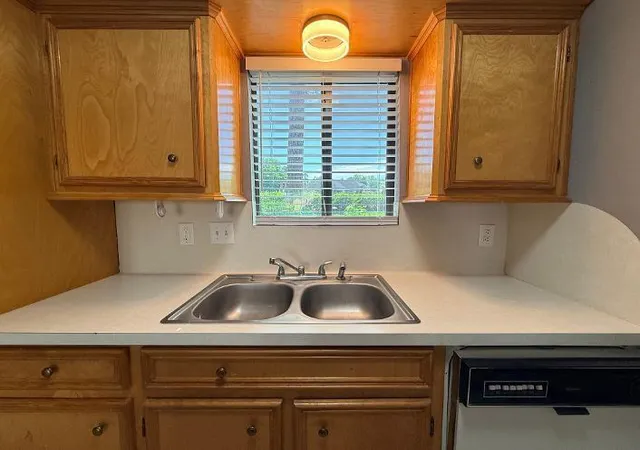 Photo 4 of Condo for sale at 12100 Melville Dr #603, Montgomery, TX 77356 | MLS# 80025186 | Listing updated on 2026-09-10