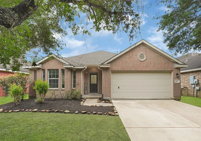 Homes for sale in Rosharon, TX | 5505 Savannah Woods Ln, Rosharon, TX 77583 | MLS# 22249753