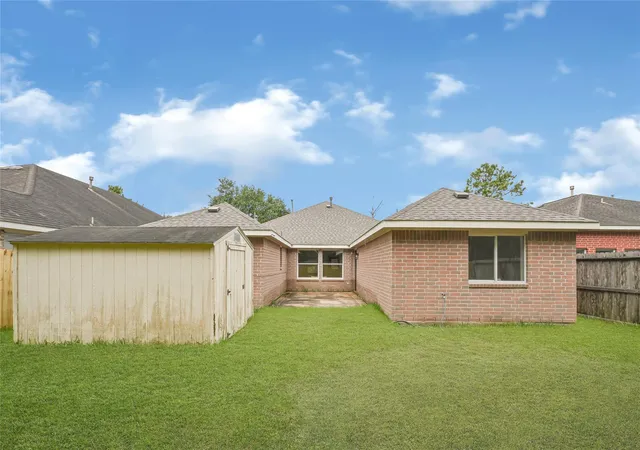 Homes for sale in Rosharon, TX | 5505 Savannah Woods Ln, Rosharon, TX 77583 | MLS# 22249753