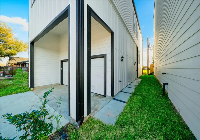 2nd image of 5324 Rue St, Houston, TX 77033 | MLS# 28504023