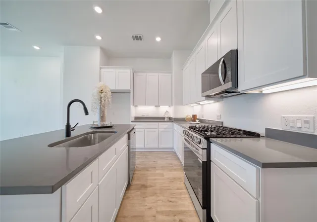 4th image of 5324 Rue St, Houston, TX 77033 | MLS# 28504023