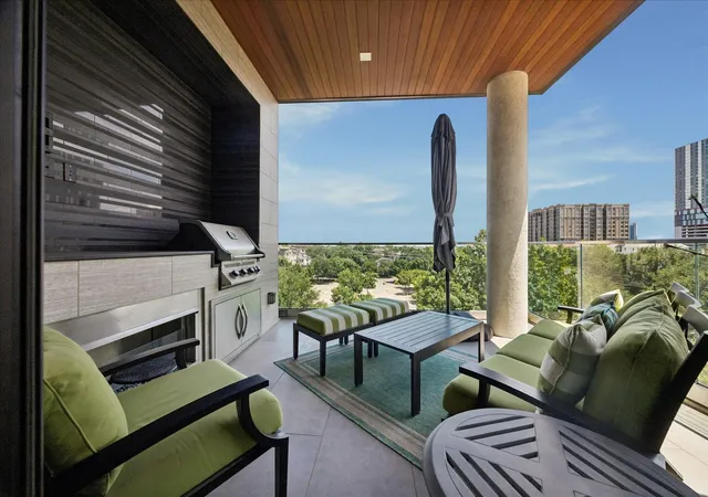 Listing Photo 5 - Condo for sale in building located at 5104 Caroline St, Houston, TX 77004 - Unit #403