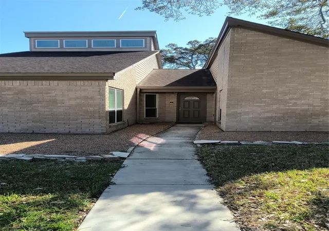 Photo 3 of Single family home for sale at 15906 Laurelfield Dr, Houston, TX 77059 | MLS# 68747588 | Listing updated on 2026-08-12